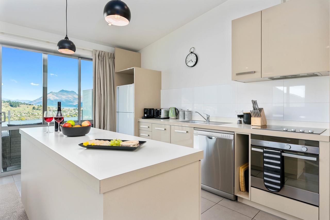 Contemporary Hilltop Abode Квинстаун Экстерьер фото